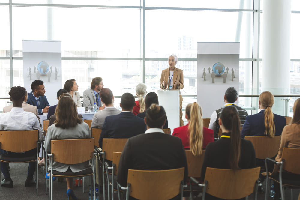 Contratar conferencistas para eventos empresariales
