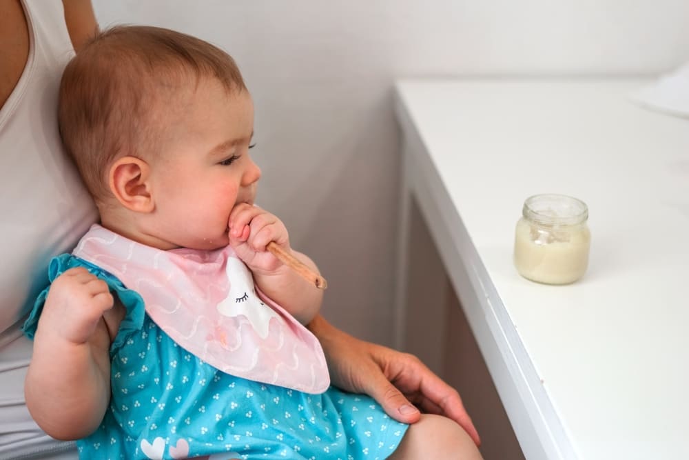 Cómo aliviar molestias gastrointestinales en recién nacidos