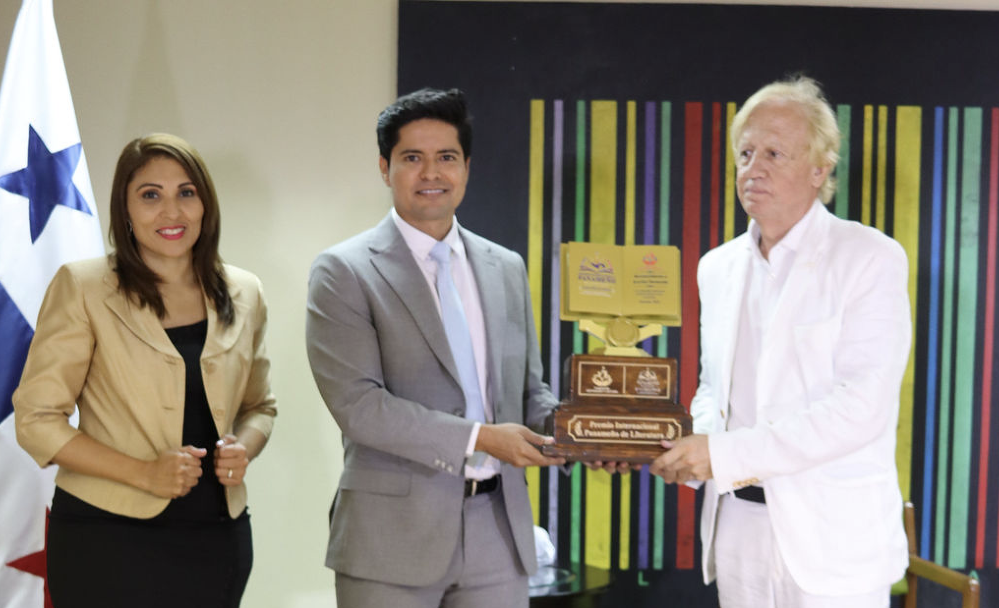 Carlos Malo de Molina recibe el Premio Internacional Panameño de Literatura 2026