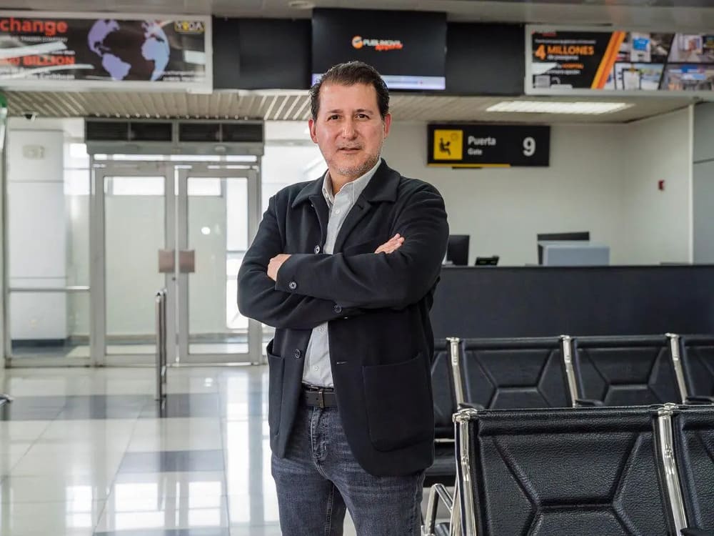 El Salvador refuerza operaciones aéreas y competitividad regional bajo dirección de Iván Navarro