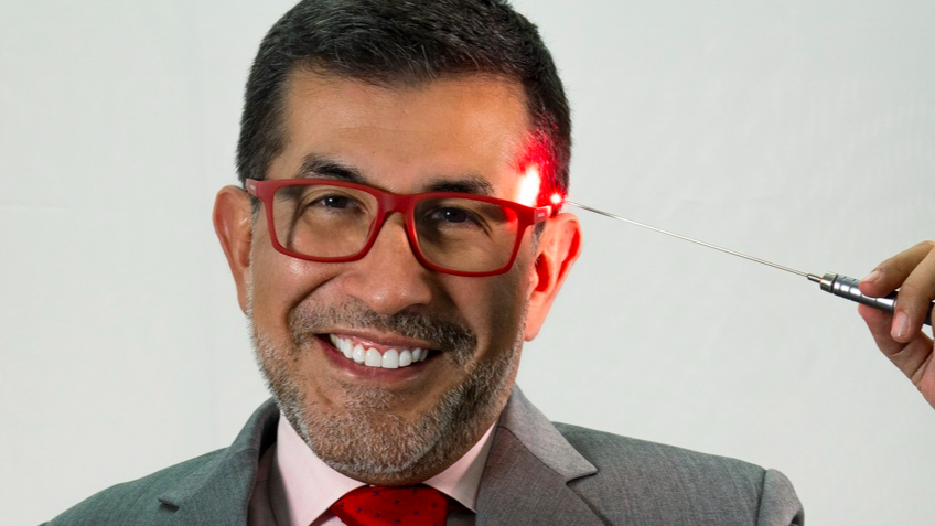 Dr. Gabriel Cubillos colidera investigación sobre tecnología láser para ptosis mamaria