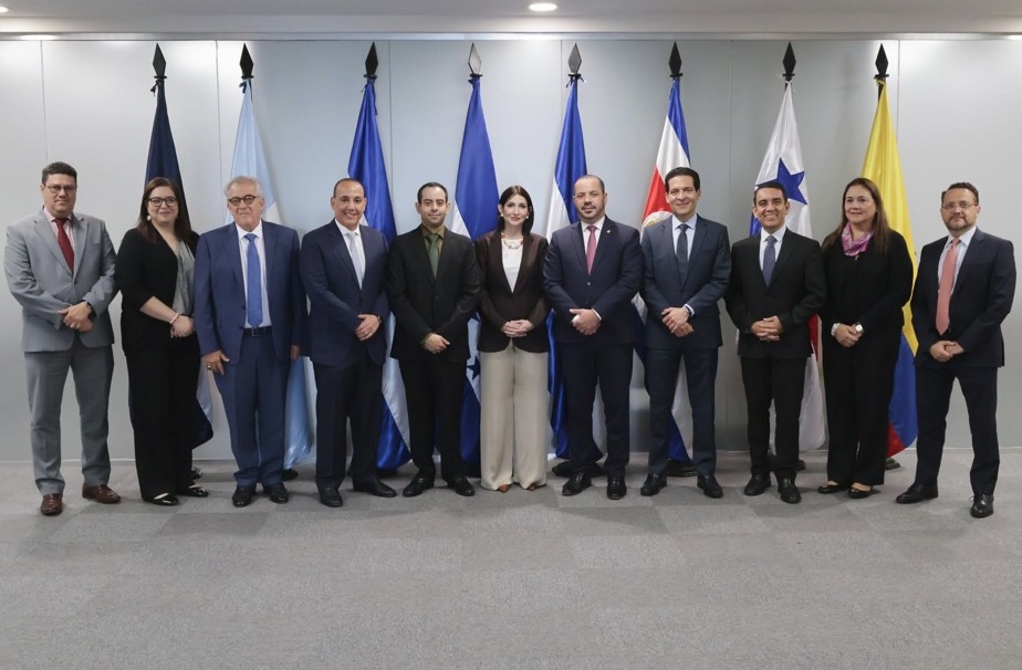 Nueva junta directiva de AHIBA impulsa la modernización de la banca hondureña