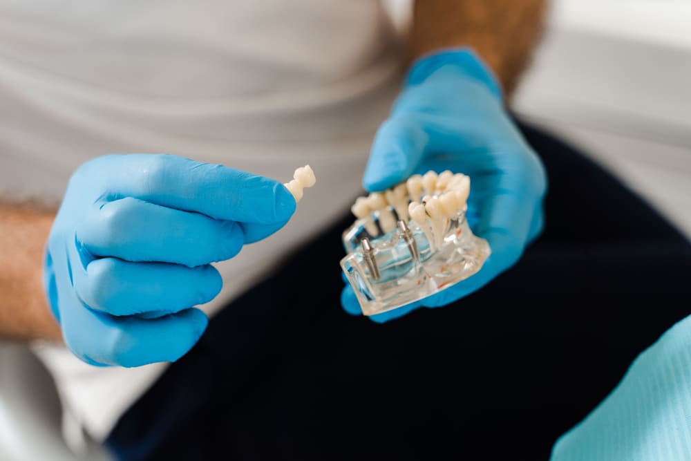 Evaluación integral de dientes, encías y huesos en rehabilitación oral completa en Panamá